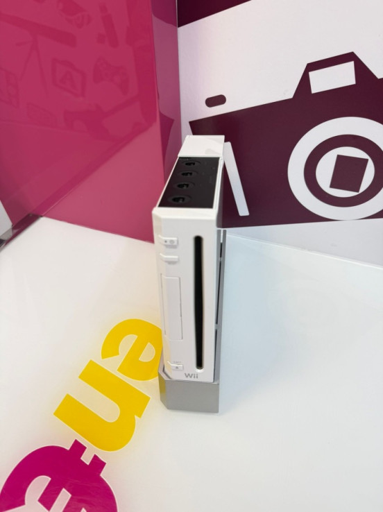 9-9-74161-4-Consola Wii rvl-001