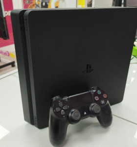 6-6-165781-1-Consola PS4 Slim 500GB 2