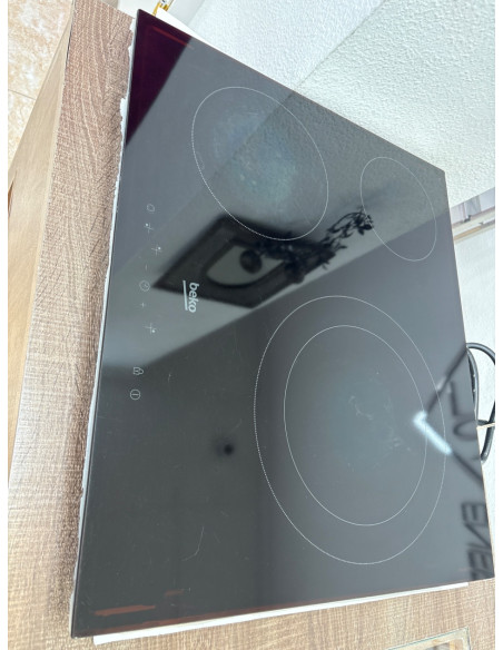 1-1-266422-3-Vitroceramica Beko