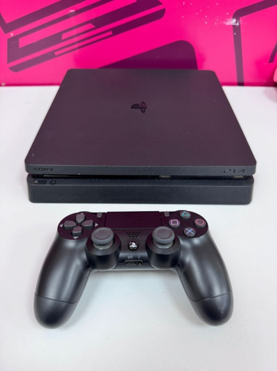 7-7-83450-2-Consola PS4 Slim 1t