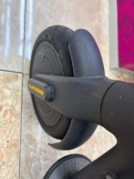 1-1-264703-5-Patinete electrico Xiaomi Scooter Essential 5.305 kilometros.