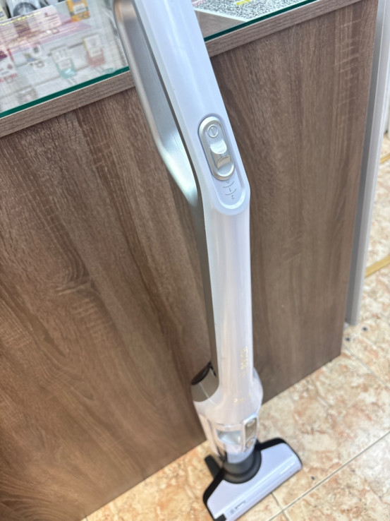 1-1-266446-2-Aspirador Escoba Bosch 25.2V Blanco