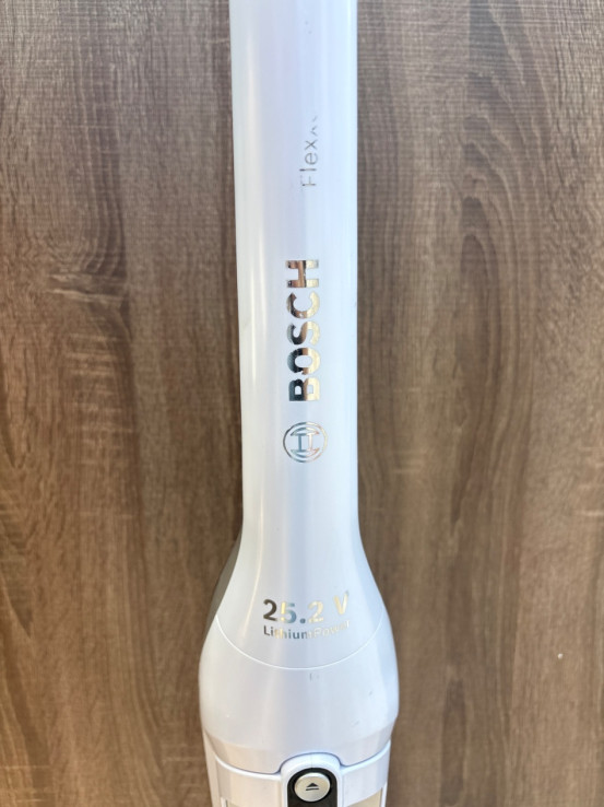 1-1-266446-3-Aspirador Escoba Bosch 25.2V Blanco