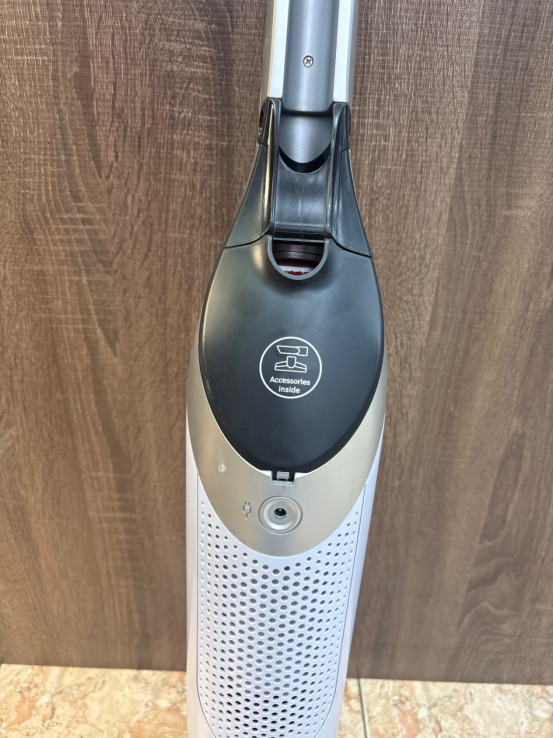 1-1-266446-5-Aspirador Escoba Bosch 25.2V Blanco