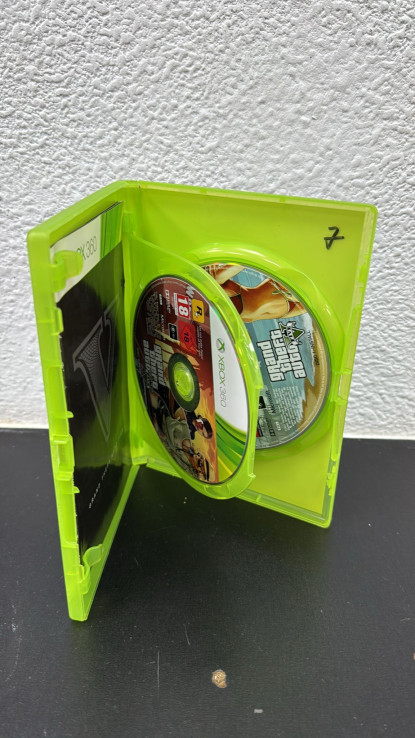 7-7-83515-2-Grand Theft Auto V XBOX 360