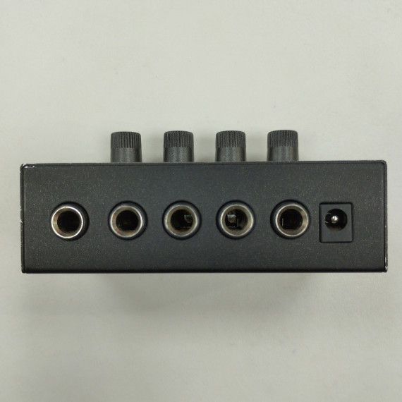 6-6-165890-2-Amplificador Auriculares Behringer HA400