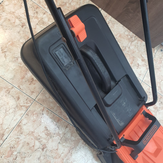 1-1-267121-3-Cortacesped Black And Decker 32Cm