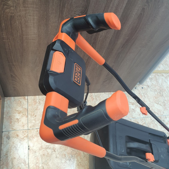 1-1-267121-4-Cortacesped Black And Decker 32Cm