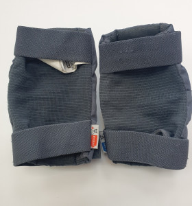 1-1-266812-1-Protecciones Patinaje Rodilla Gris Blanco 2
