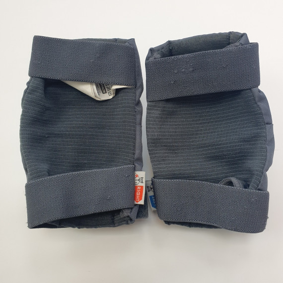 1-1-266812-2-Protecciones Patinaje Rodilla Gris Blanco