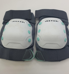 1-1-266813-1-Protecciones Patinaje Rodilla Gris Blanco