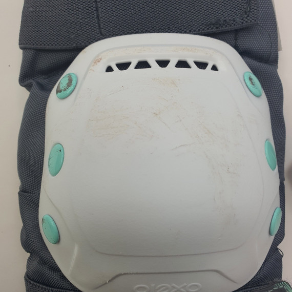 1-1-266813-2-Protecciones Patinaje Rodilla Gris Blanco