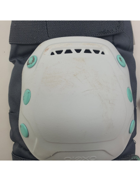 1-1-266813-2-Protecciones Patinaje Rodilla Gris Blanco