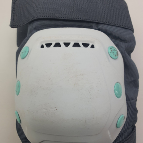 1-1-266813-3-Protecciones Patinaje Rodilla Gris Blanco