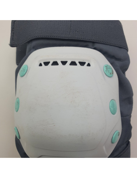 1-1-266813-3-Protecciones Patinaje Rodilla Gris Blanco