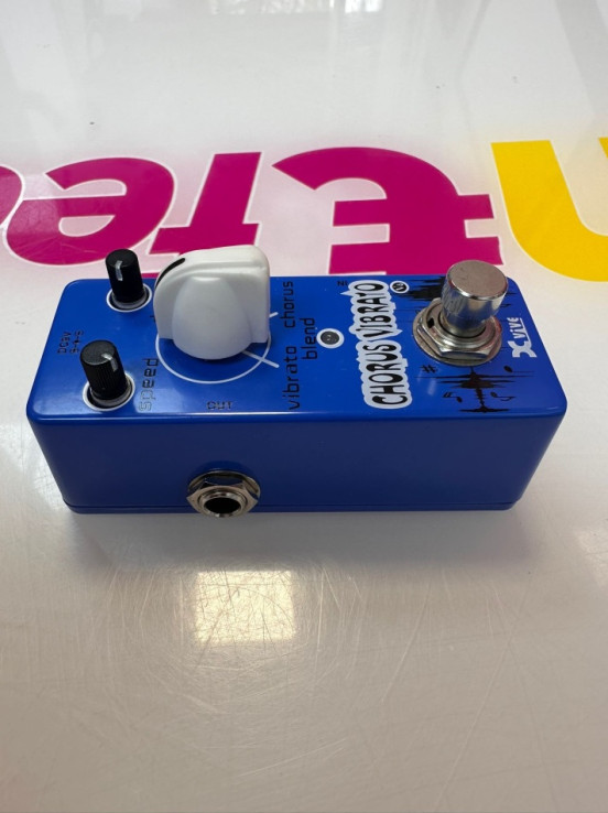 9-9-74317-3-Pedal Efectos Xvive Chorus Vibrato