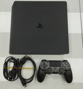6-6-165873-1-Consola PS4 Slim 500