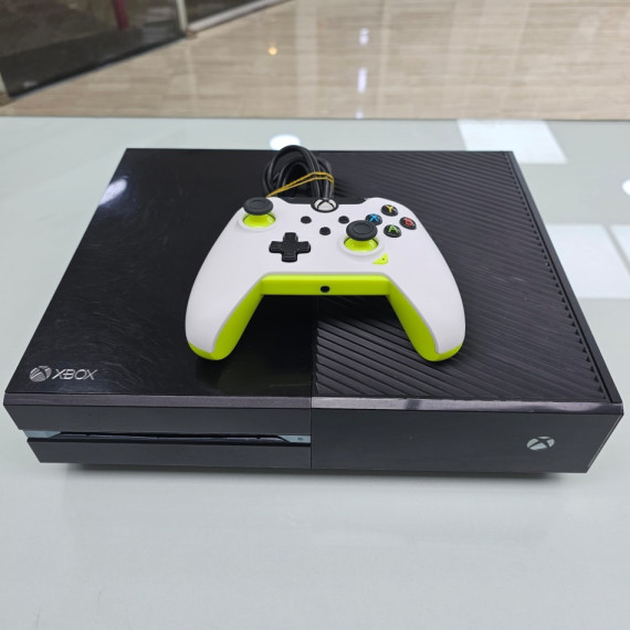 8-8-74793-3-Consola Xbox One 365gb 1540