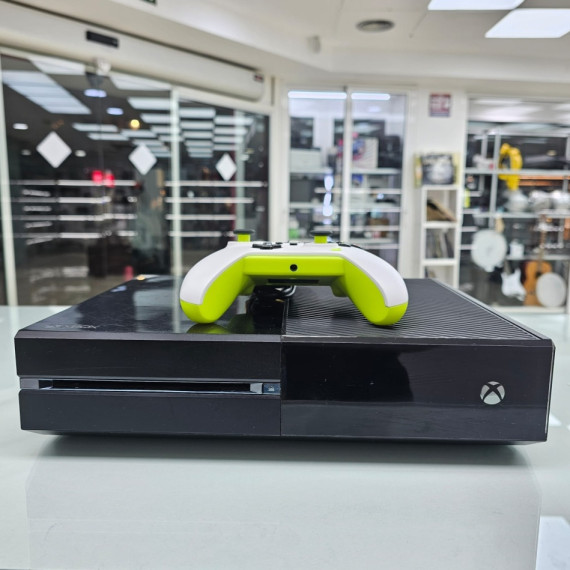 8-8-74793-4-Consola Xbox One 365gb 1540