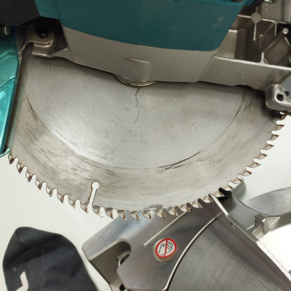 6-6-165932-6-Ingletadora Makita LH1040F