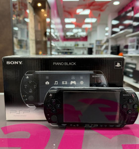 7-7-82850-1-Consola PSP 2004 con caja