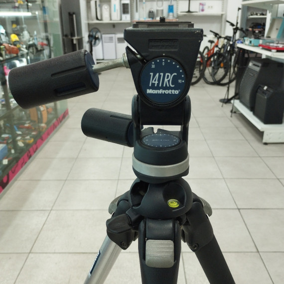 6-6-166033-4-Tripode Manfrotto 141rc