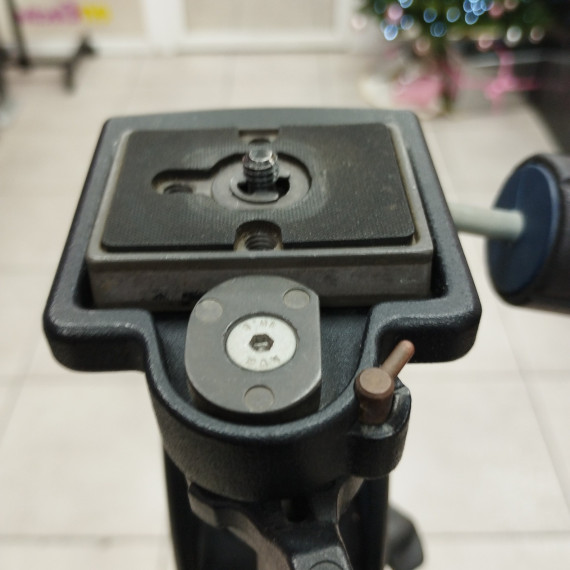 6-6-166033-6-Tripode Manfrotto 141rc