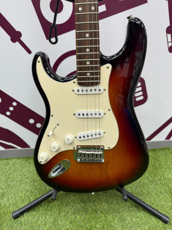 6-9-74338-2-Guitarra Electrica Squier By Fender 1982