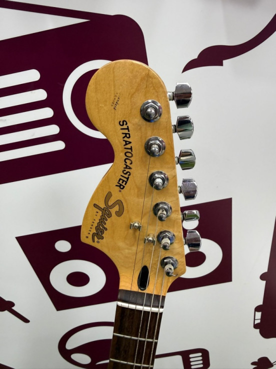 6-9-74338-3-Guitarra Electrica Squier By Fender 1982