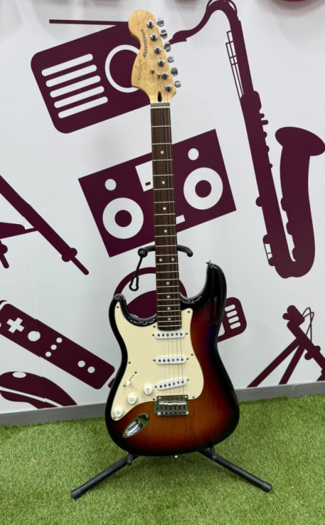 6-9-74338-4-Guitarra Electrica Squier By Fender 1982