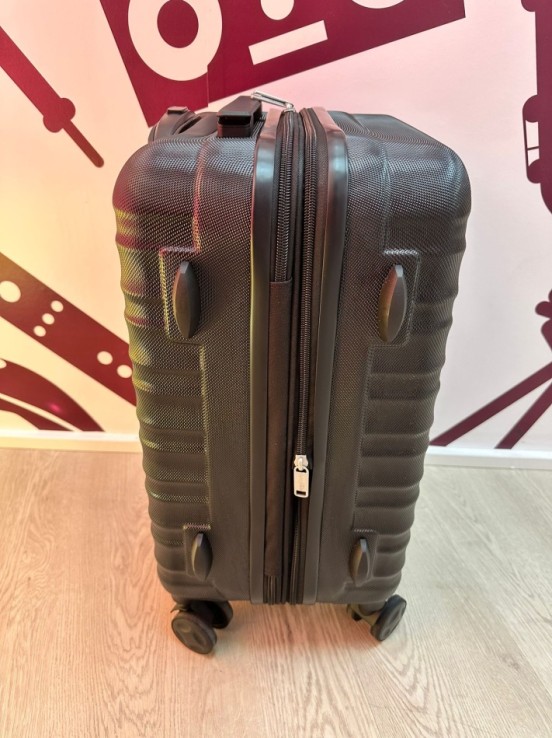 9-9-74625-5-Maleta viaje amazon basics cabina 35 ancho, 25 profundo expansible, 53 de alto 