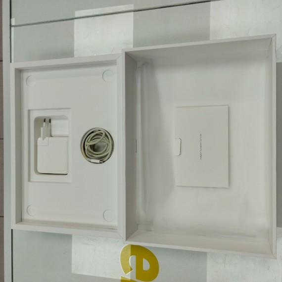 6-6-166159-5-Ordenador Portátil Apple MacBook Pro 13 2020 I5 8Gb 256GB