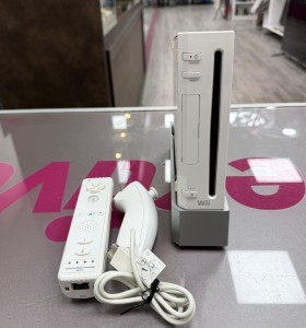 7-7-84178-1-Consola Wii 2