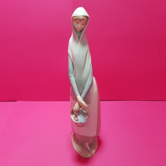 6-6-92616-4-figura de lladro señora campesina con cesta
