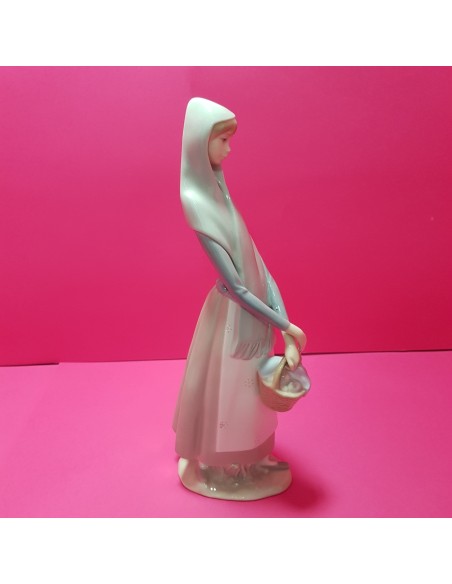 6-6-92616-5-figura de lladro señora campesina con cesta