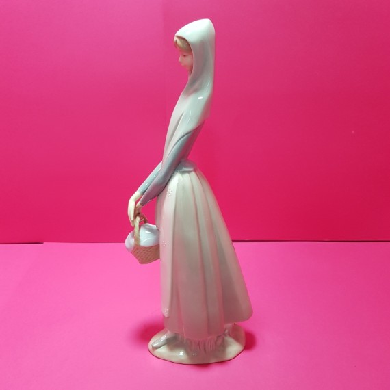 6-6-92616-6-figura de lladro señora campesina con cesta