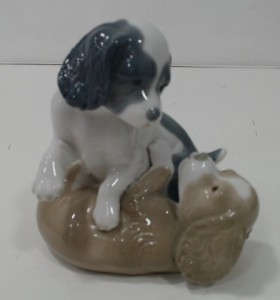 6-8-29902-1-Figura Perros Jugando Nao de Lladro