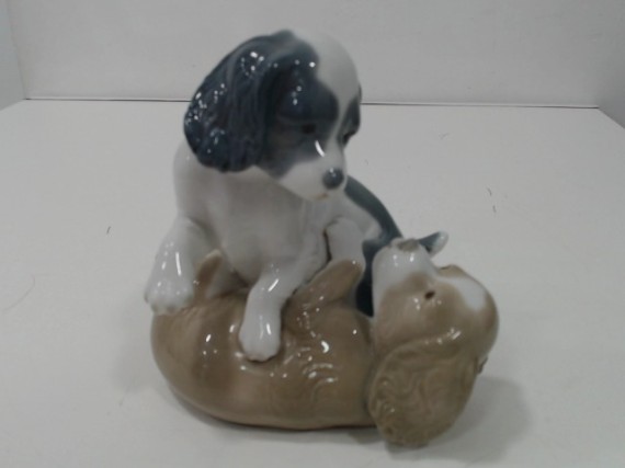 6-8-29902-1-Figura Perros Jugando Nao de Lladro