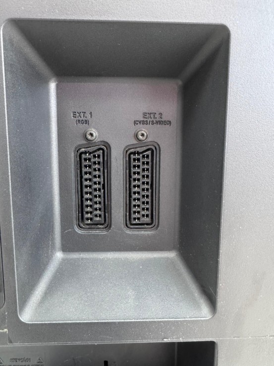 9-9-74717-6-Televisor LED Philips 32 N032pfl5522d 12