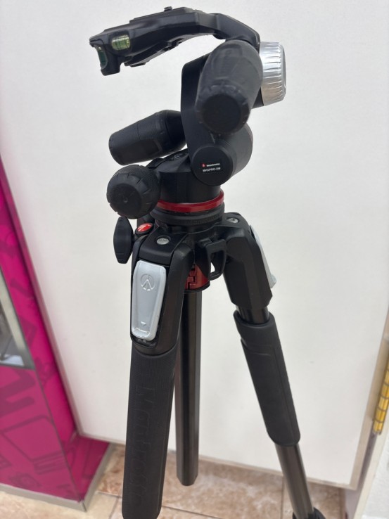 1-1-266214-3-Fotografía Y Videocámaras Manfrotto 055 Tripode