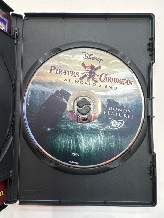 1-1-260881-3-Pitaras del caribe at worlds end