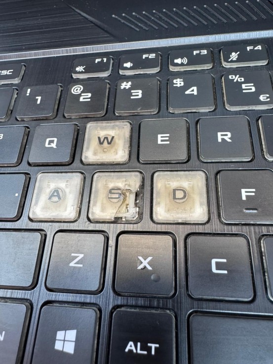 9-9-72437-6-Ordenador Portá Asus TUF Gaming FX705DT-AU018 AMD Ryzen 7-3750H 16GB 512GB SSD GTX 1650 17.3 