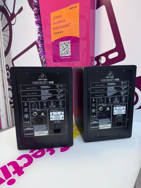 9-9-74819-3-Monitor Estudio Behringer Nekkst K5