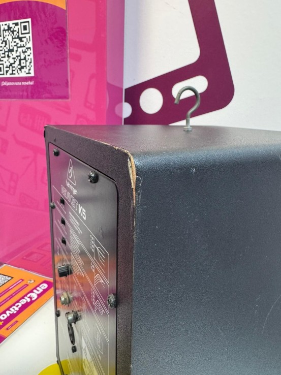 9-9-74819-5-Monitor Estudio Behringer Nekkst K5