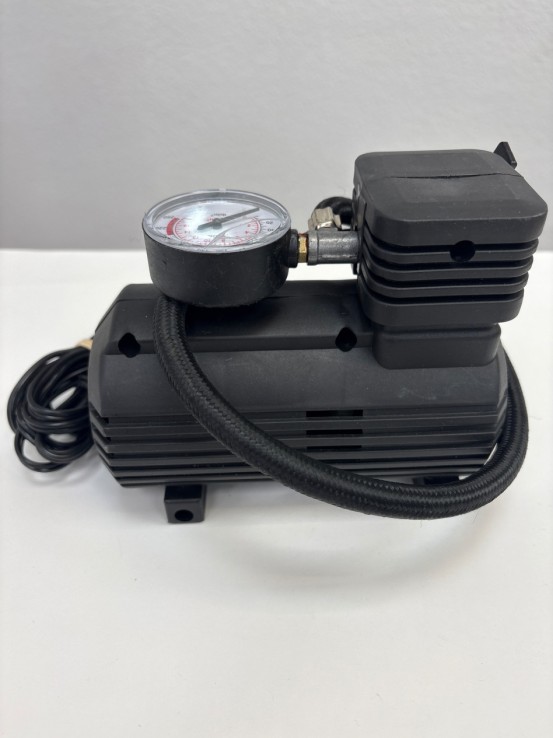 1-1-268289-2-Compresor Portátil Negro