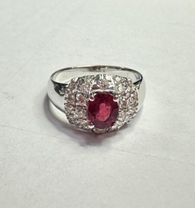 7-1-267777-1-Anillo con rubí de oro blanco 18K y diamantes 0.21ct. T13