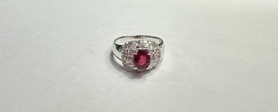 7-1-267777-1-Anillo con rubí de oro blanco 18K y diamantes 0.21ct. T13