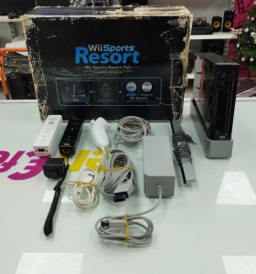 6-6-165938-1-Consola Wii Negra