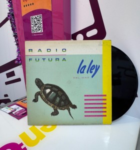9-9-74938-1-Vinilo Radio Futura La Ley Del Desierto y La Ley Del Mar 2
