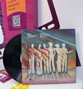 9-9-74904-1-Vinilo T- connection on fire  2